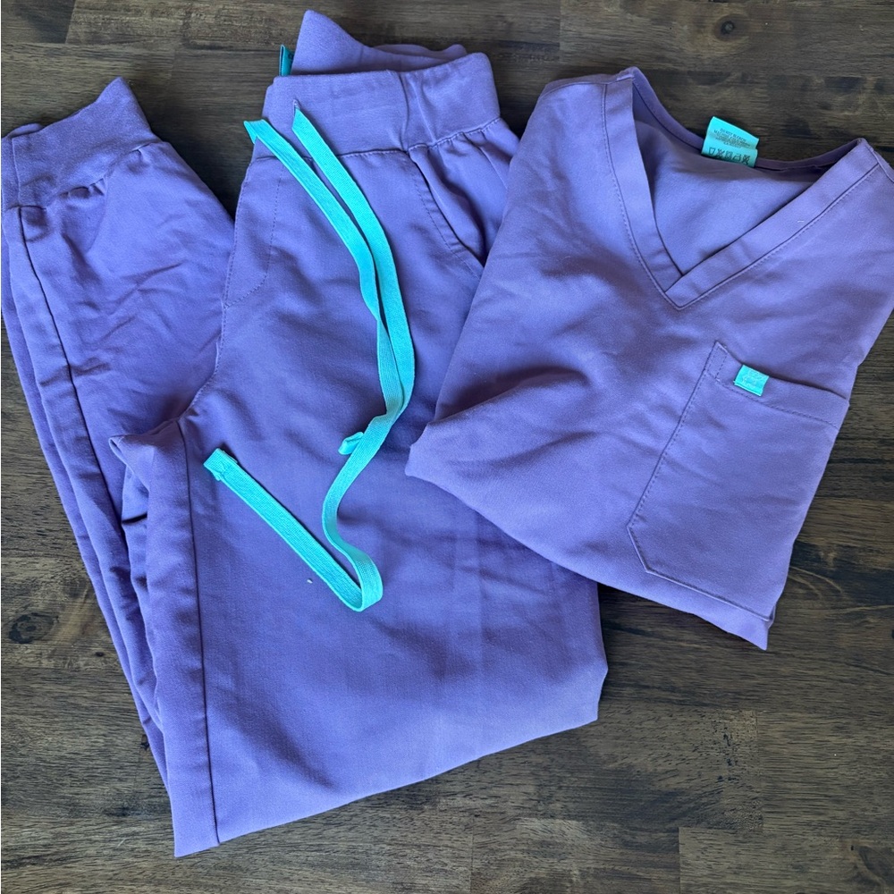 Garde Malade scrubs set